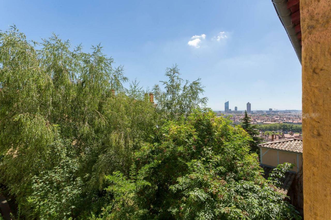Sur Les Hauteurs Du Vieux Lyon Buitenkant foto