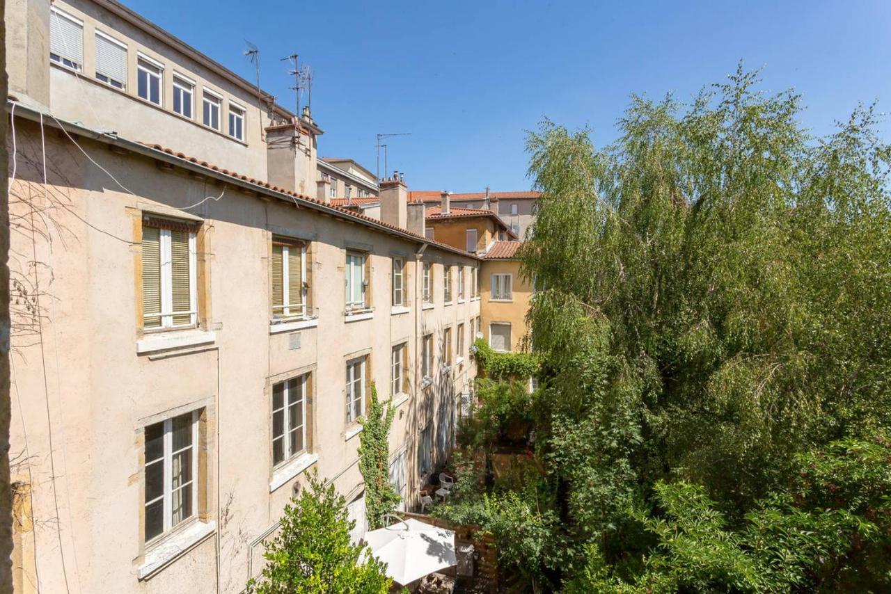 Sur Les Hauteurs Du Vieux Lyon Buitenkant foto